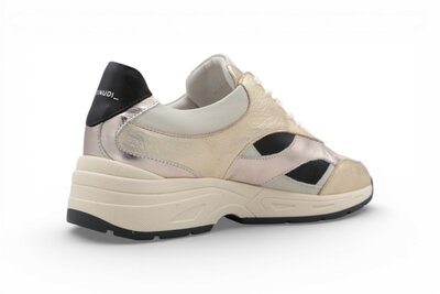 Piedi Nudi Zerba Goud